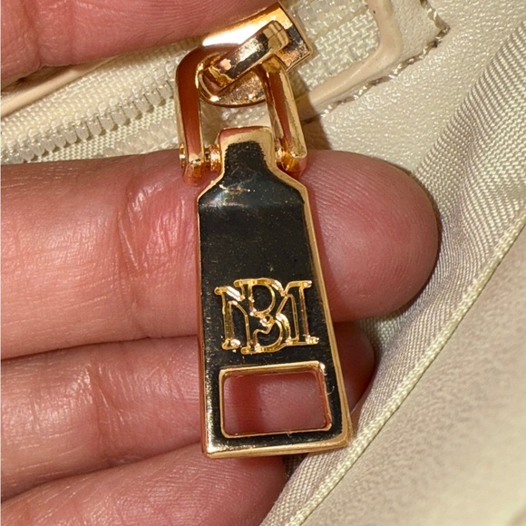 Badgley Mischka Ivory Saddle Crossbody Bag – Gold Ring Closure - Picture 7 of 7